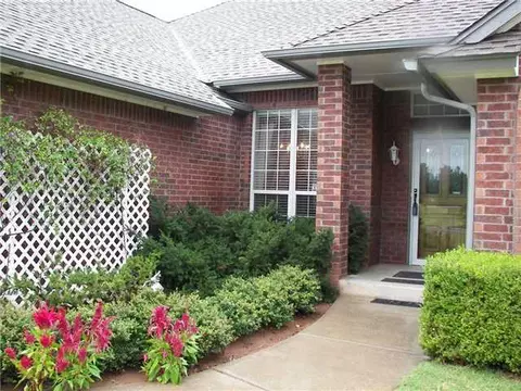 830 Oaklawn Dr, Tuttle, OK 73089 photo 2