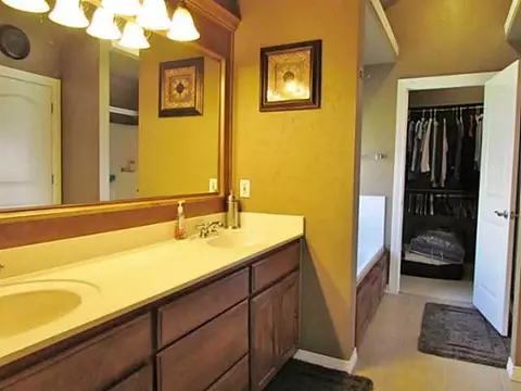 2505 Thomas Dr, Moore, OK 73160 photo 11