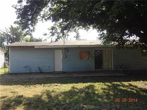 117 Barbour St, Moore, OK 73160 photo 2