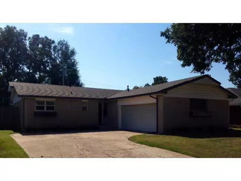 116 Eberle Dr, Moore, OK 73160 photo 2