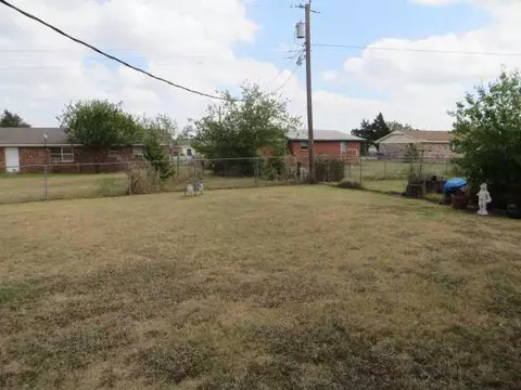 111 Windsor Rd, Chickasha, OK 73018 photo 12