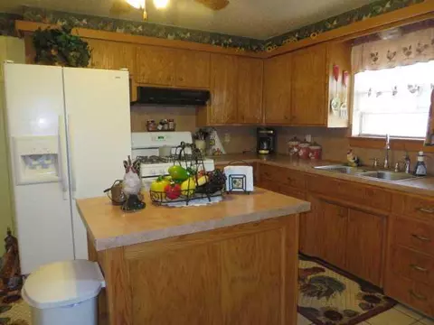 111 Windsor Rd, Chickasha, OK 73018 photo 6
