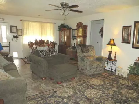 111 Windsor Rd, Chickasha, OK 73018 photo 2