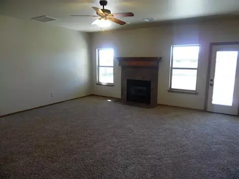 913 Ridgeway Dr, Moore, OK 73160 photo 2