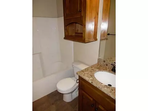 913 Ridgeway Dr, Moore, OK 73160 photo 4