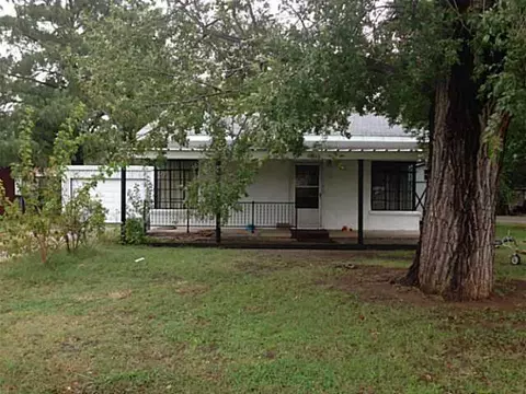 110 S Shannon, Wayne, OK 73095 photo 1