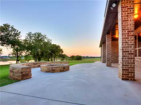 7302 N Shore Dr, Tuttle, OK 73089 photo 3