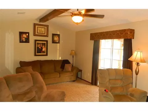 624 Fire Light Dr, Moore, OK 73160 photo 3
