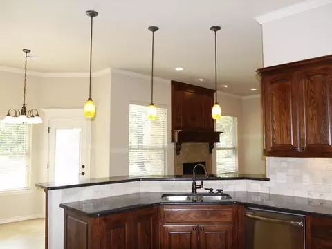 717 Cedar Springs Dr, Tuttle, OK 73089 photo 8