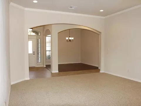 717 Cedar Springs Dr, Tuttle, OK 73089 photo 3