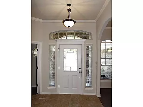 717 Cedar Springs Dr, Tuttle, OK 73089 photo 2