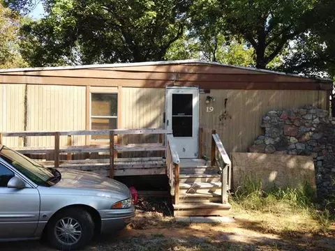 19 Antler Blvd, Mcloud, OK 74851 photo 1