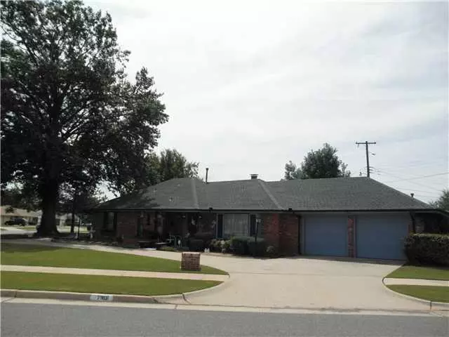  7901 S Country Club Dr, Oklahoma City, OK 73159 photo 2