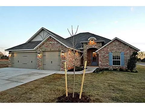 2500 NE 13th, Moore, OK 73160 photo 1