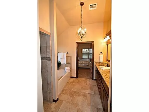 2500 NE 13th, Moore, OK 73160 photo 9
