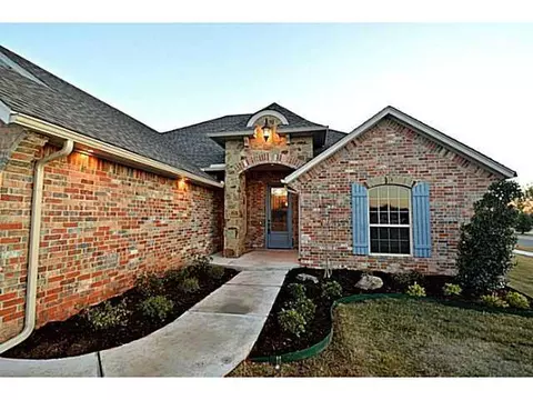 2500 NE 13th, Moore, OK 73160 photo 2