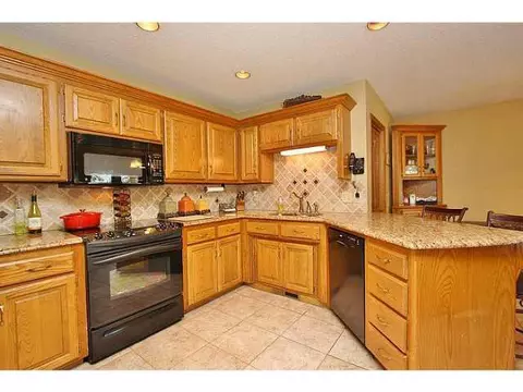 136 E Olympic Dr, Yukon, OK 73099 photo 7