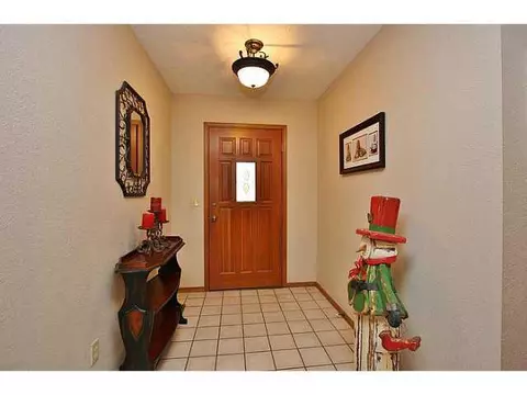 136 E Olympic Dr, Yukon, OK 73099 photo 3