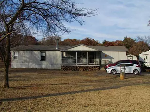 3800 E Copper Dr, Guthrie, OK 73044 photo 2