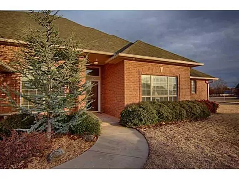 316 Scottie Dr, Tuttle, OK 73089 photo 2