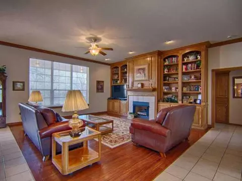 400 E Ponderosa Dr, Tuttle, OK 73089 photo 2