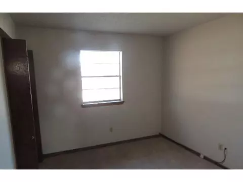 201 E Walnut St, Noble, OK 73068 photo 5