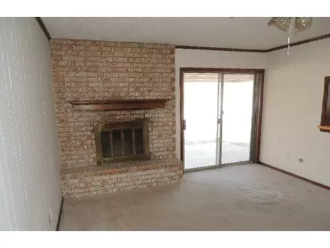 201 E Walnut St, Noble, OK 73068 photo 2