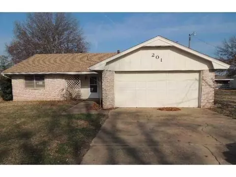 201 E Walnut St, Noble, OK 73068 photo 1