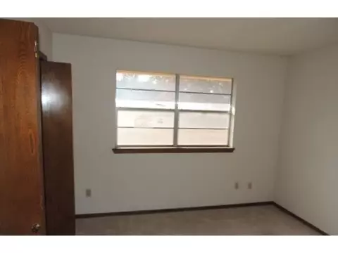 201 E Walnut St, Noble, OK 73068 photo 7