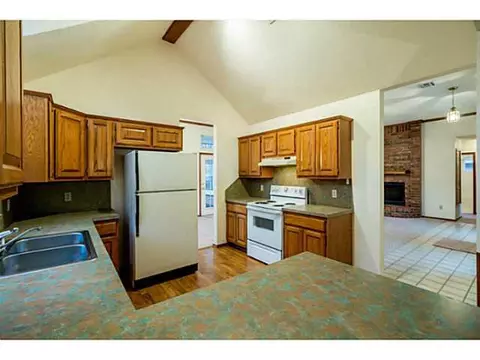1908 Joseph Dr, Edmond, OK 73003 photo 3