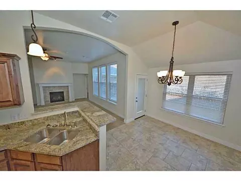 500 Hedgewood Dr, Moore, OK 73160 photo 9