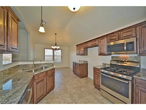500 Hedgewood Dr, Moore, OK 73160 photo 8