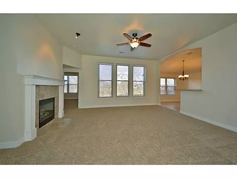 500 Hedgewood Dr, Moore, OK 73160 photo 2