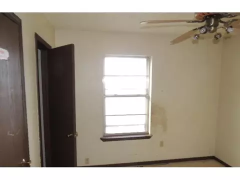 402 NW 1st St, Tuttle, OK 73089 photo 5