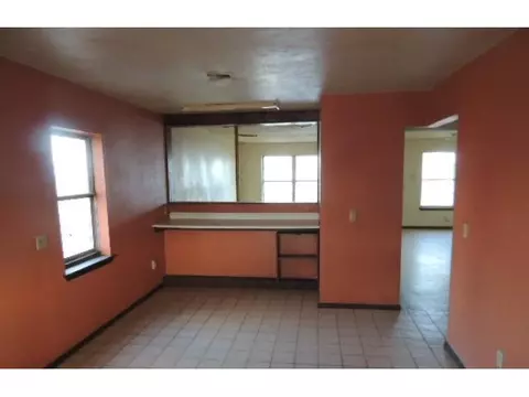 402 NW 1st St, Tuttle, OK 73089 photo 3