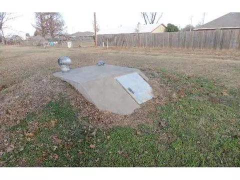 402 NW 1st St, Tuttle, OK 73089 photo 10