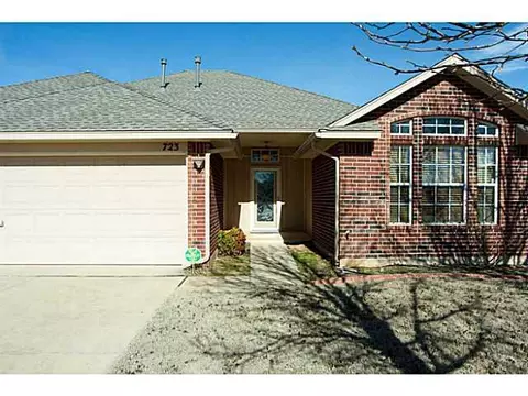 723 Elder Ln, Mustang, OK 73064 photo 2