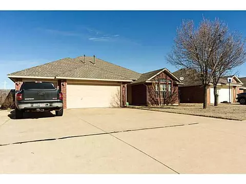 723 Elder Ln, Mustang, OK 73064 photo 1