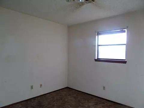 1222 E 4th St, Cushing, OK 74023 photo 4