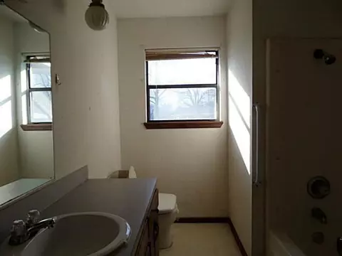 1222 E 4th St, Cushing, OK 74023 photo 6