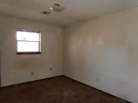 1222 E 4th St, Cushing, OK 74023 photo 7