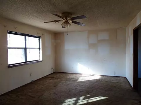 1222 E 4th St, Cushing, OK 74023 photo 2