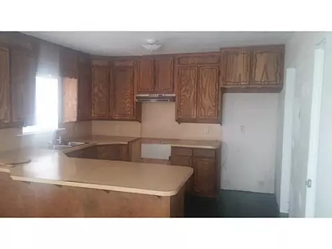 124 S 7th St, Mcloud, OK 74851 photo 4