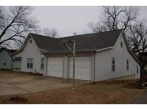 124 S 7th St, Mcloud, OK 74851 photo 3