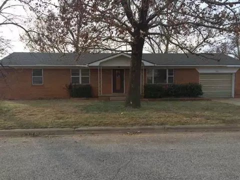 811 Kelli, Watonga, OK 73772 photo 1