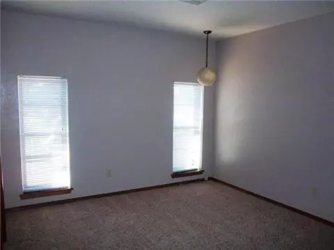 702 E 27th Pl, Edmond, OK 73013 photo 8