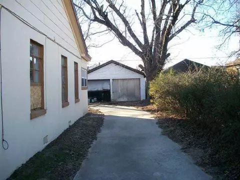 912 N Kickapoo Ave, Shawnee, OK 74801 photo 2