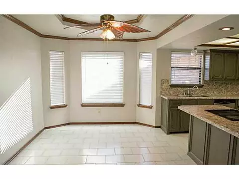 108 E Olympic Dr, Yukon, OK 73099 photo 4