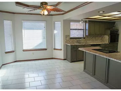 108 E Olympic Dr, Yukon, OK 73099 photo 2