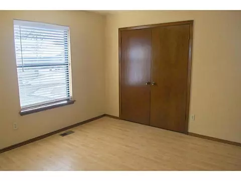 108 E Olympic Dr, Yukon, OK 73099 photo 9